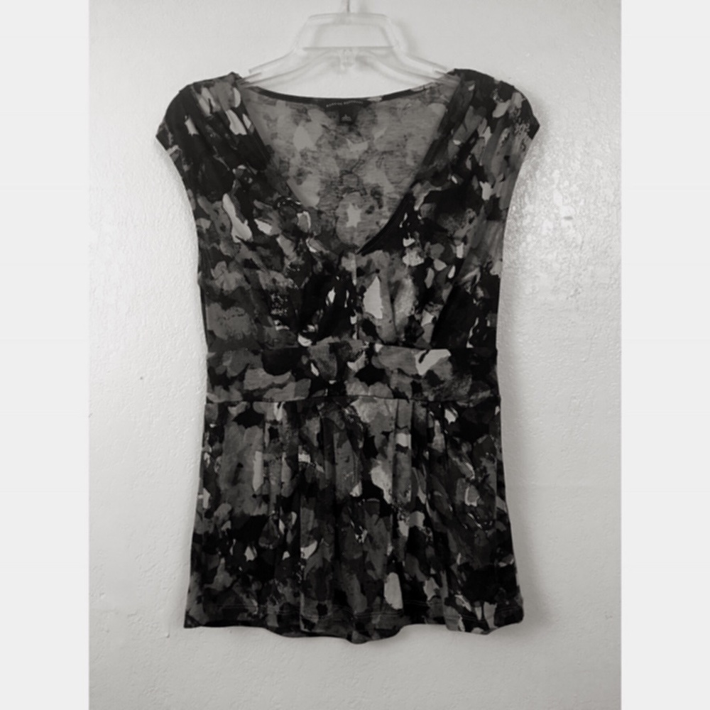 Banana Republic Camouflage V-neck Top Size Small